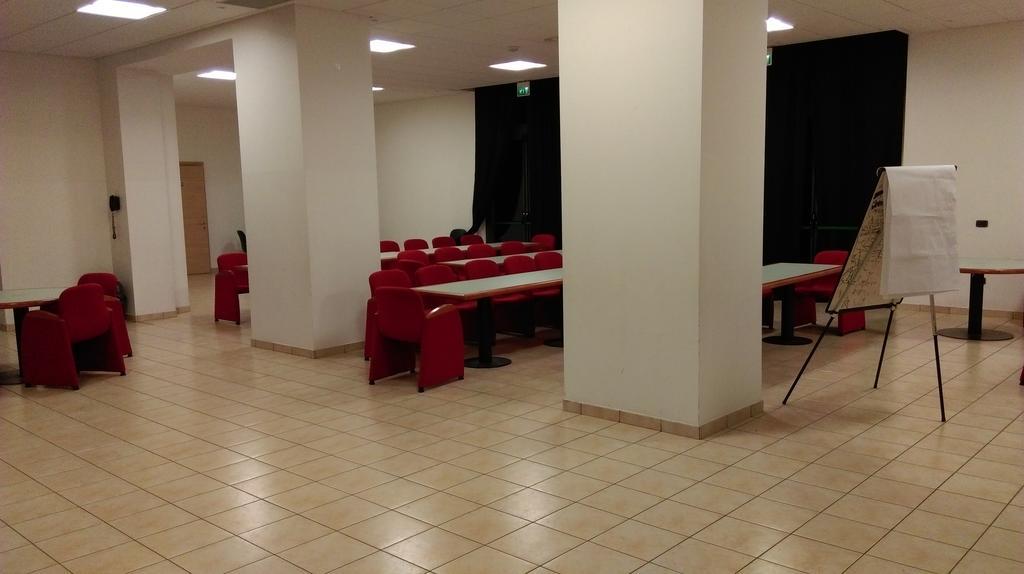 Hotel Flaminio Tavernelle Serrungarina Ngoại thất bức ảnh