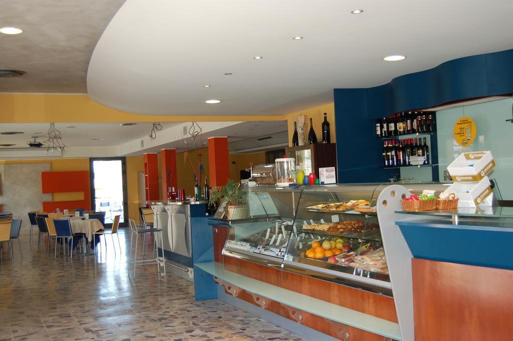 Hotel Flaminio Tavernelle Serrungarina Ngoại thất bức ảnh