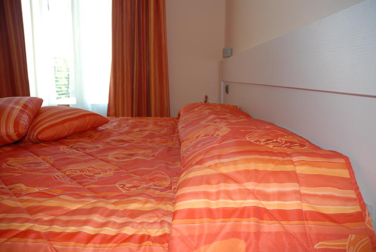 Hotel Flaminio Tavernelle Serrungarina Phòng bức ảnh